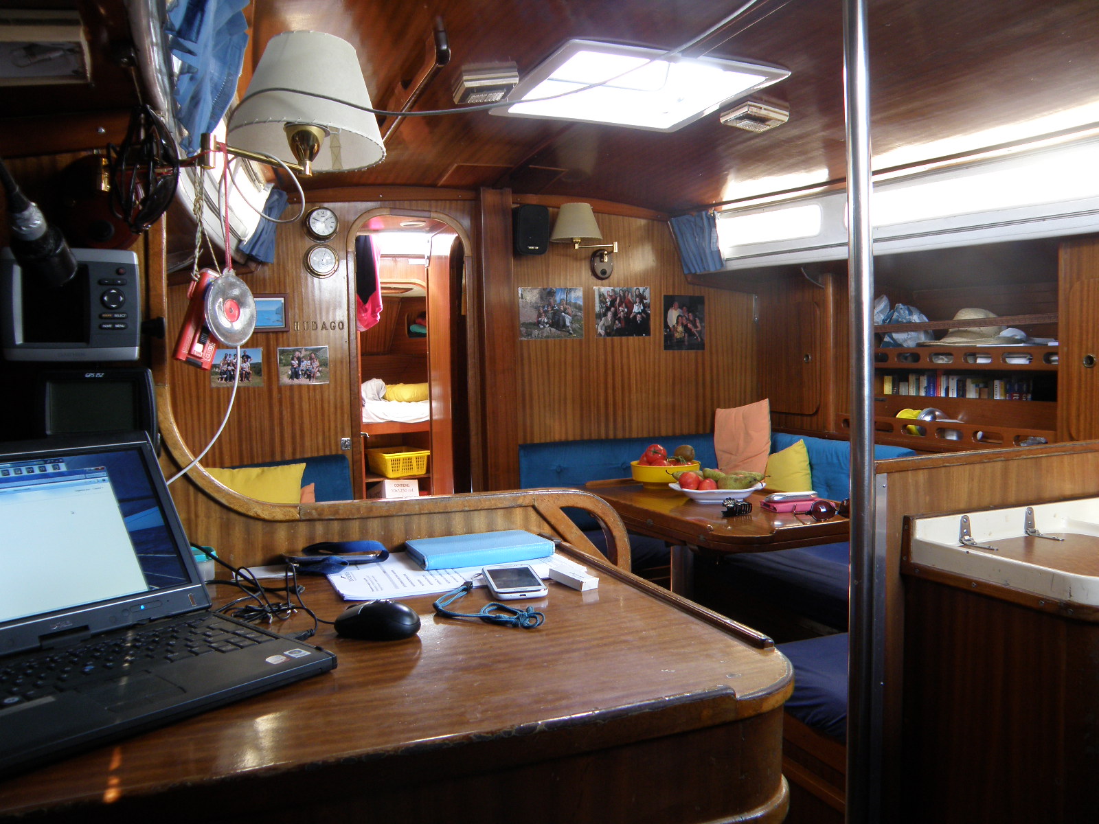 Salón interior de madera del Northwind 40